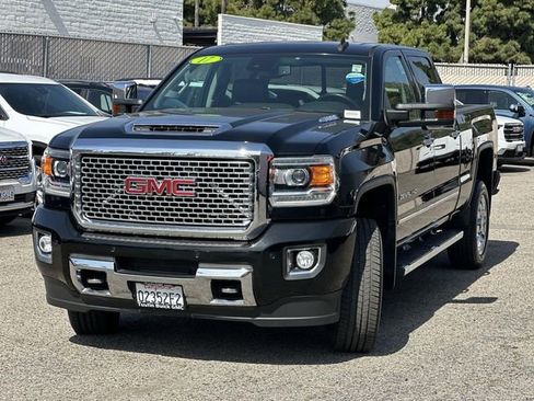 Used 2017 GMC Sierra 2500 Denali w/ Duramax Plus Package AWD/4WD image 8
