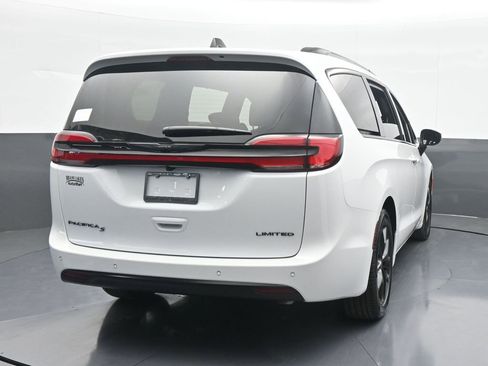 New 2026 Chrysler Pacifica Limited w/ S Appearance Package image 5