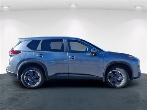 Used 2025 Nissan Rogue SV w/ SV Premium Package image 22