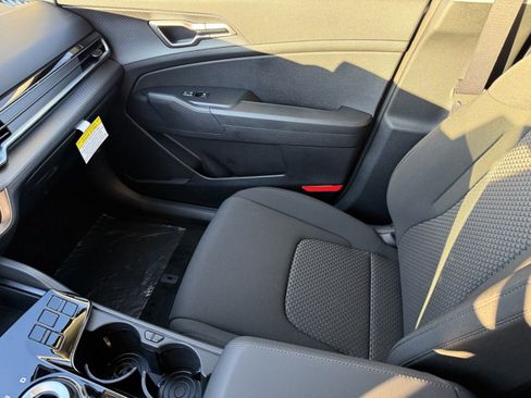 New 2025 Kia Sportage LX image 10