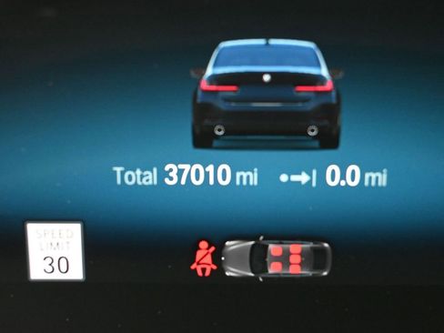 Used 2023 BMW 330i xDrive Sedan w/ Premium Package image 13