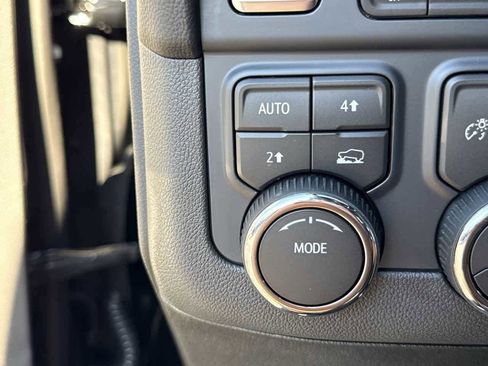 New 2026 Chevrolet Suburban Premier image 21