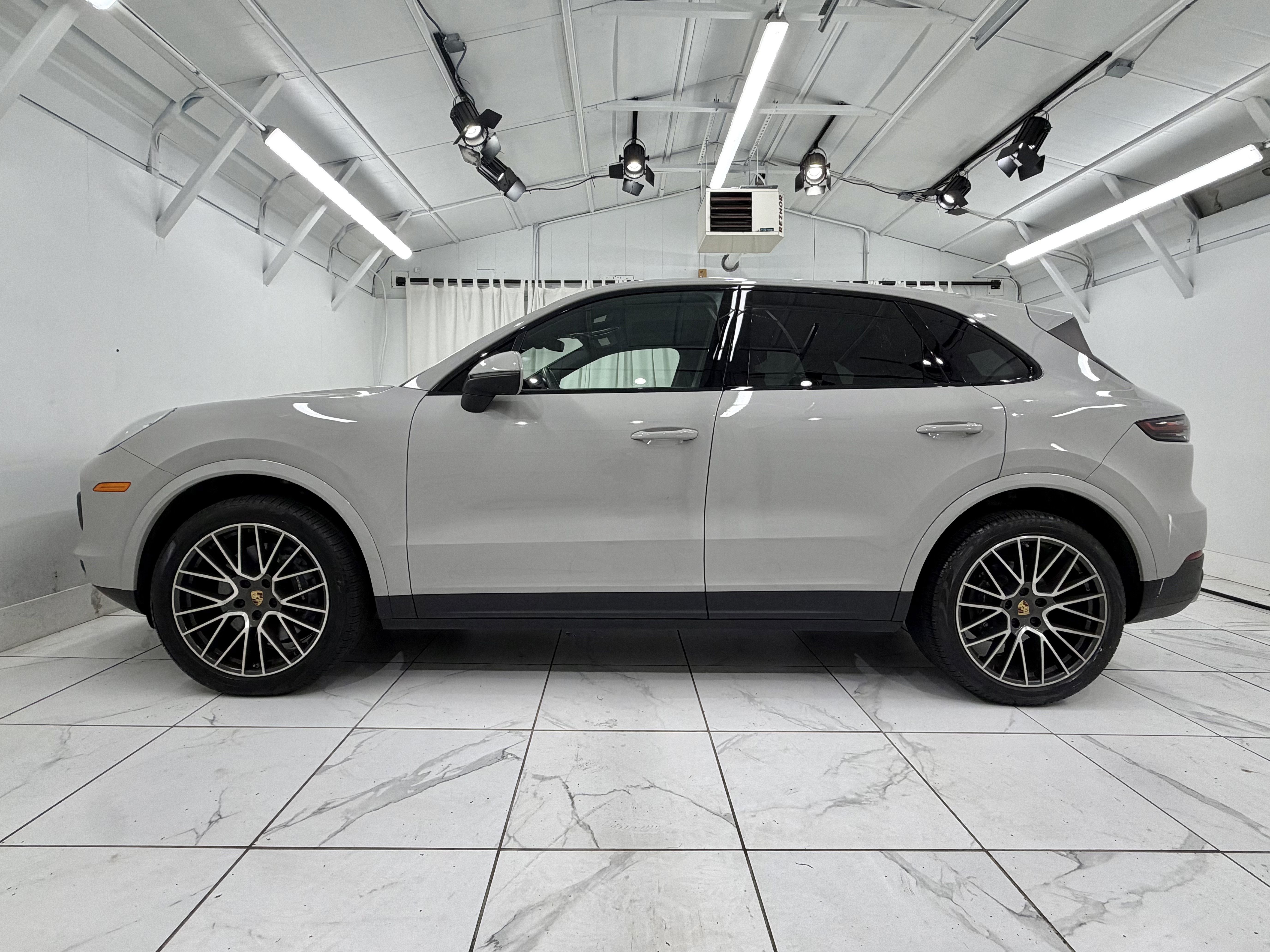 Certified 2023 Porsche Cayenne w/ Premium Package AWD/4WD image 2