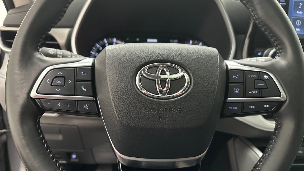 Certified 2021 Toyota Highlander XLE AWD/4WD image 17
