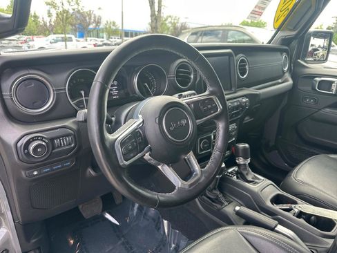 Used 2022 Jeep Wrangler Unlimited Sahara w/ Cold Weather Group AWD/4WD image 6