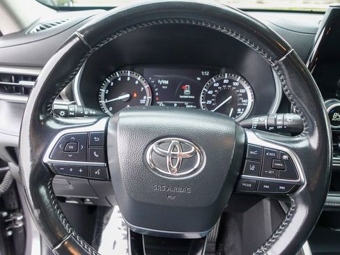 Used 2021 Toyota Highlander XLE image 13