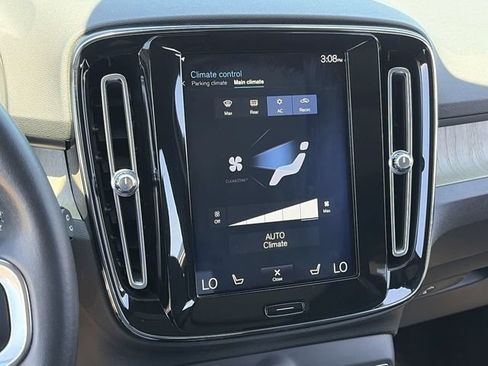 Used 2019 Volvo XC40 T4 Inscription FWD image 31