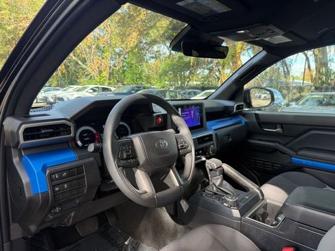 Used 2025 Toyota Tacoma TRD Off-Road image 28