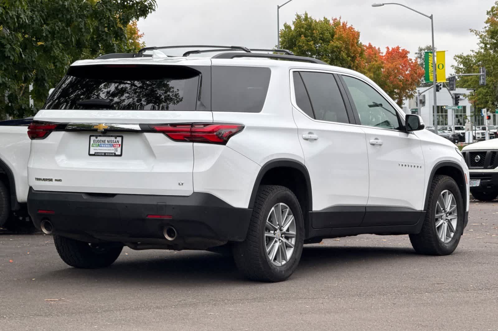 Used 2023 Chevrolet Traverse LT w/ LPO, Cargo Package AWD/4WD image 2