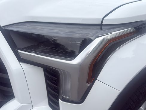 Used 2023 Toyota Tundra SR5 w/ SR5 Premium Package AWD/4WD image 33