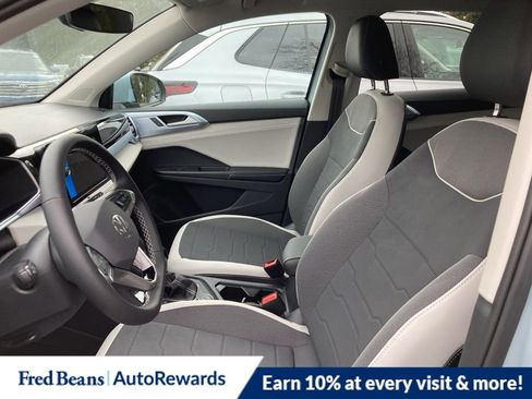 New 2026 Volkswagen Taos SE image 11