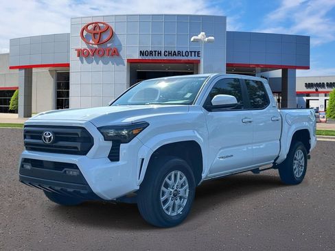 Used 2024 Toyota Tacoma SR5 w/ SR5 Upgrade Package AWD/4WD image 5