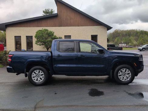 Used 2022 Nissan Frontier SV w/ Technology Package AWD/4WD image 4