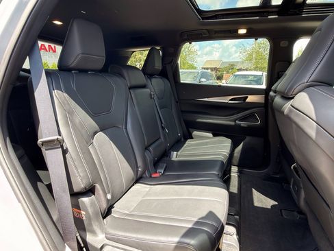 Used 2025 INFINITI QX60 Luxe w/ Black Edition image 18