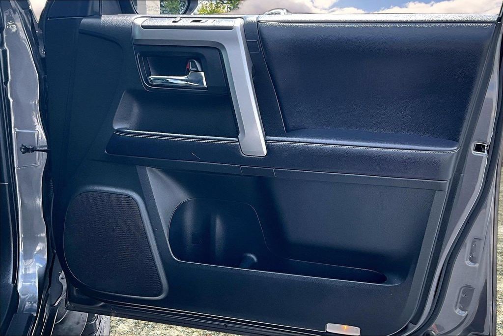 Used 2018 Toyota 4Runner SR5 Premium AWD/4WD image 27