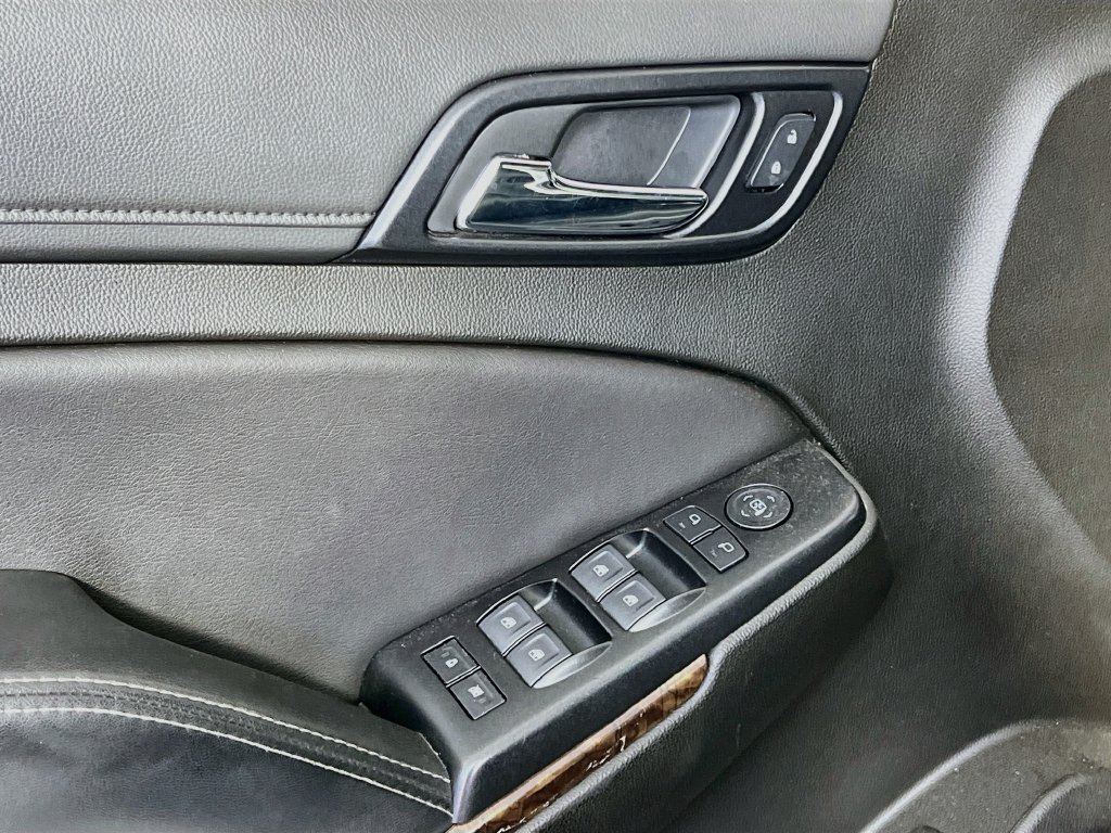 Used 2019 Chevrolet Suburban LT w/ LT Midnight Edition RWD image 9