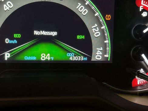 Used 2023 Toyota RAV4 XLE image 33