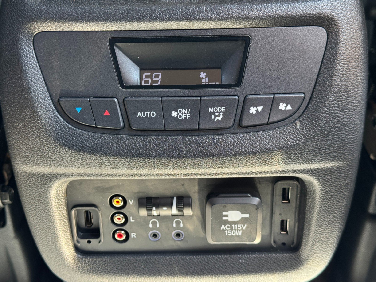 Used 2017 Honda Pilot Touring image 32