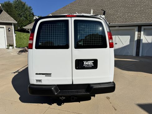 Used 2015 Chevrolet Express 2500 RWD image 7