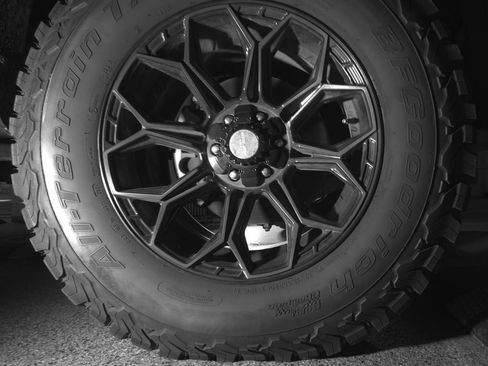 Used 2023 Ford F150 Raptor w/ Equipment Group 802A Raptor R AWD/4WD image 11