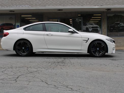 Used 2018 BMW M4 Coupe RWD image 28