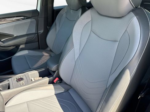 Certified 2026 Volkswagen Tiguan SE R-Line FWD image 14