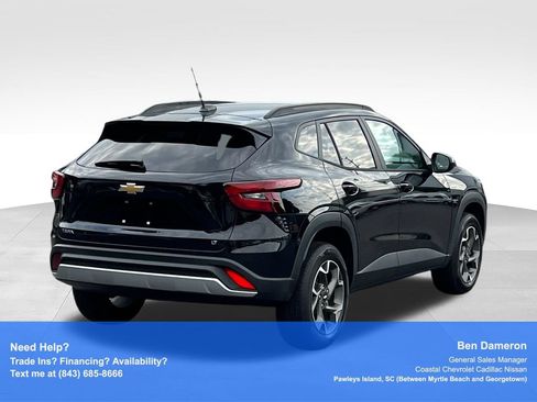 Used 2024 Chevrolet Trax LT w/ Driver Confidence Package FWD image 5