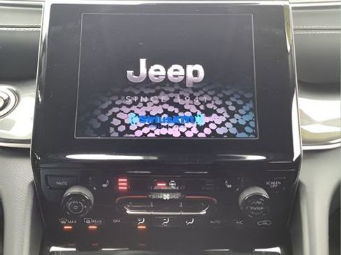 Certified 2022 Jeep Grand Cherokee L Laredo w/ Luxury Tech Group I image 18