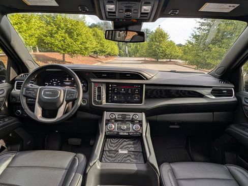 Used 2023 GMC Yukon XL Denali AWD/4WD image 19