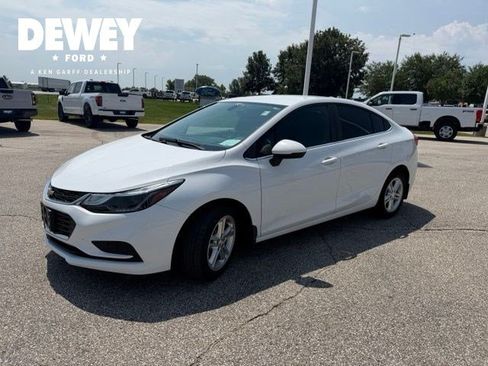 Used 2017 Chevrolet Cruze LT w/ Convenience Package FWD image 6