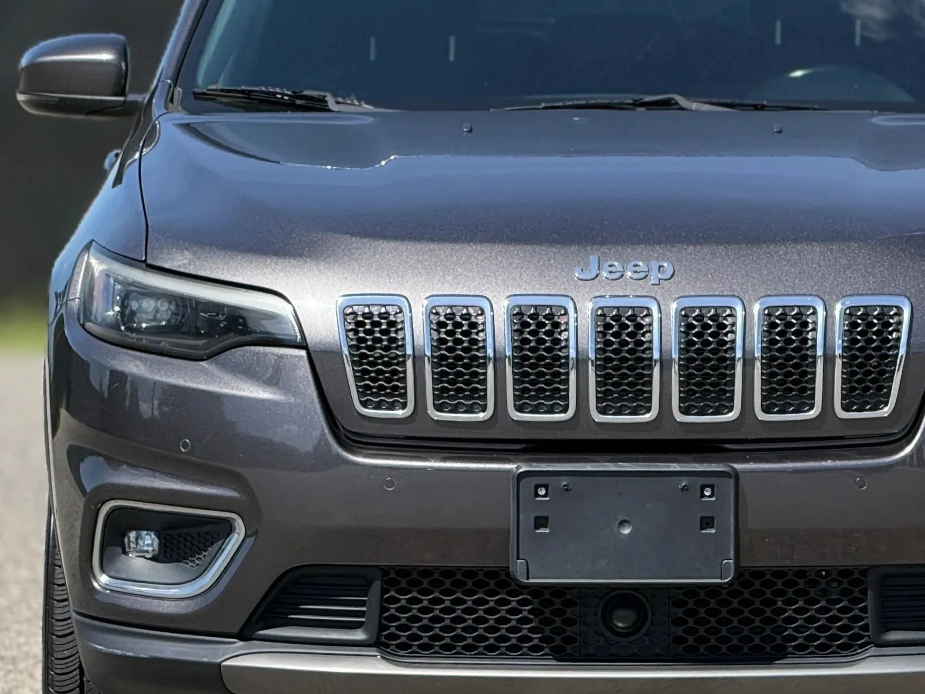 Used 2019 Jeep Cherokee Limited w/ Technology Group AWD/4WD image 11