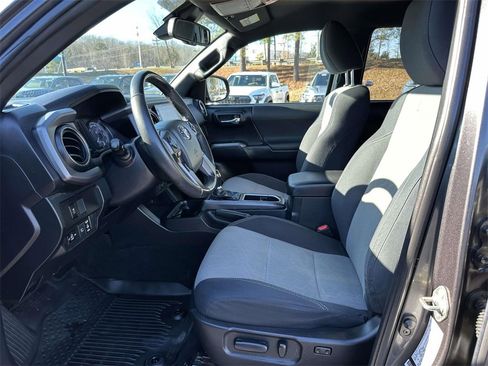 Used 2020 Toyota Tacoma TRD Sport image 16