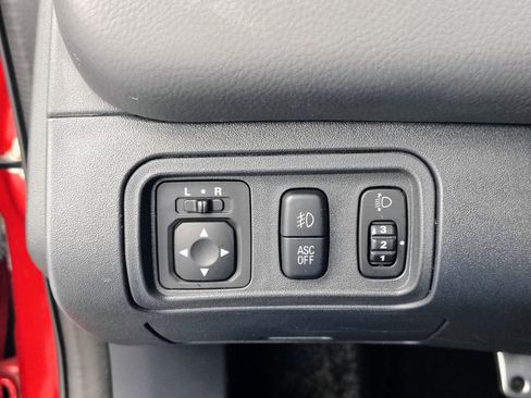 Used 2011 Mitsubishi Eclipse GS Sport image 31