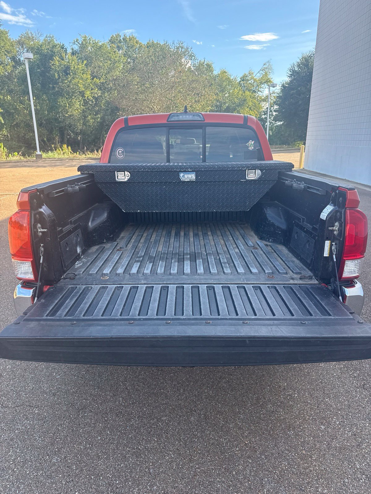 Used 2017 Toyota Tacoma SR5 w/ Tow Package RWD image 10