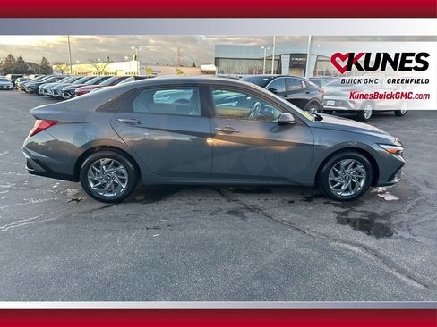 Used 2024 Hyundai Elantra SEL image 4