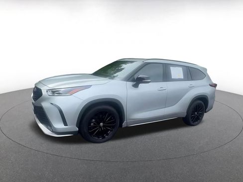 Used 2025 Toyota Highlander XSE AWD/4WD image 8