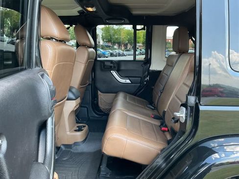 Used 2012 Jeep Wrangler Unlimited Rubicon w/ Dual Top Group AWD/4WD image 25