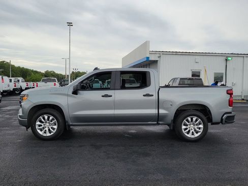 Used 2025 Chevrolet Silverado 1500 Custom image 3