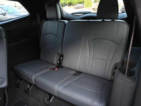 Used 2024 Buick Enclave Premium image 24