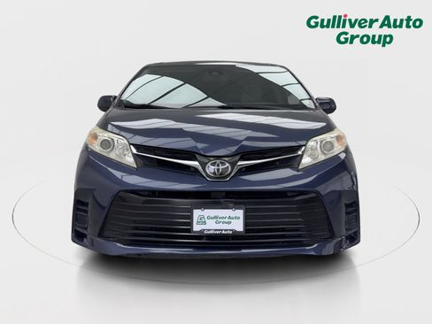 Used 2018 Toyota Sienna LE w/ Carpet Mat Package FWD image 14