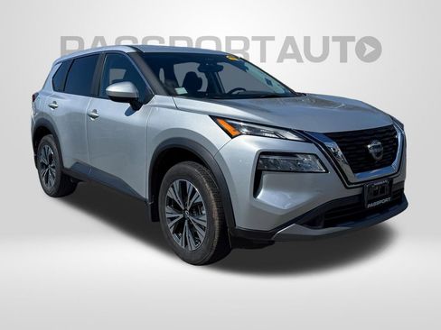 Used 2023 Nissan Rogue SV image 2