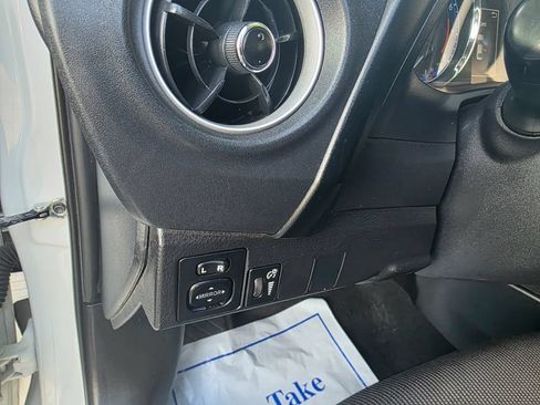 Used 2018 Toyota Corolla SE FWD image 14