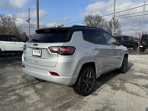 Used 2024 Jeep Compass Limited w/ High Altitude Package image 6