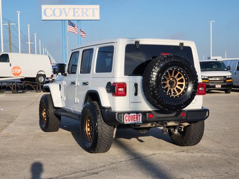 Used 2025 Jeep Wrangler Unlimited Sahara AWD/4WD image 5