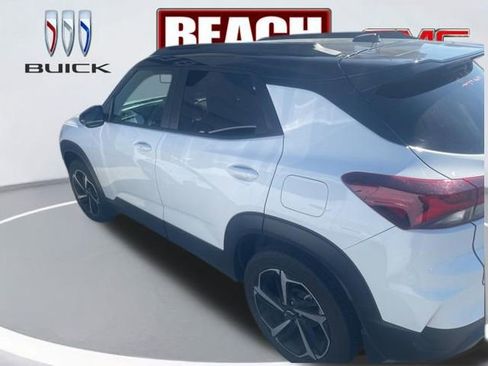 Used 2022 Chevrolet TrailBlazer RS w/ Sun and Liftgate Package image 9