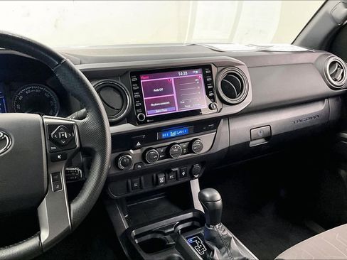 Used 2022 Toyota Tacoma w/ SR5 Package image 5