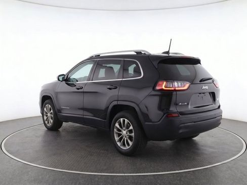 Used 2019 Jeep Cherokee Latitude Plus w/ Cold Weather Group AWD/4WD image 5