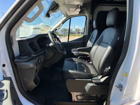 New 2026 Ford Transit 250 148 Medium Roof w/ Load Area Protection Package image 29