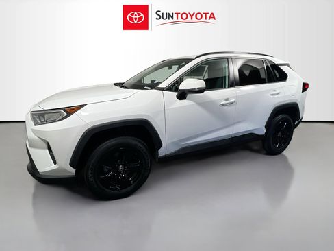 Used 2021 Toyota RAV4 XLE w/ Convenience Package FWD image 9
