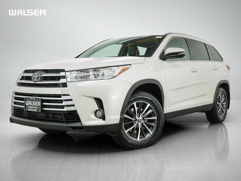 Used 2019 Toyota Highlander XLE AWD/4WD image 1